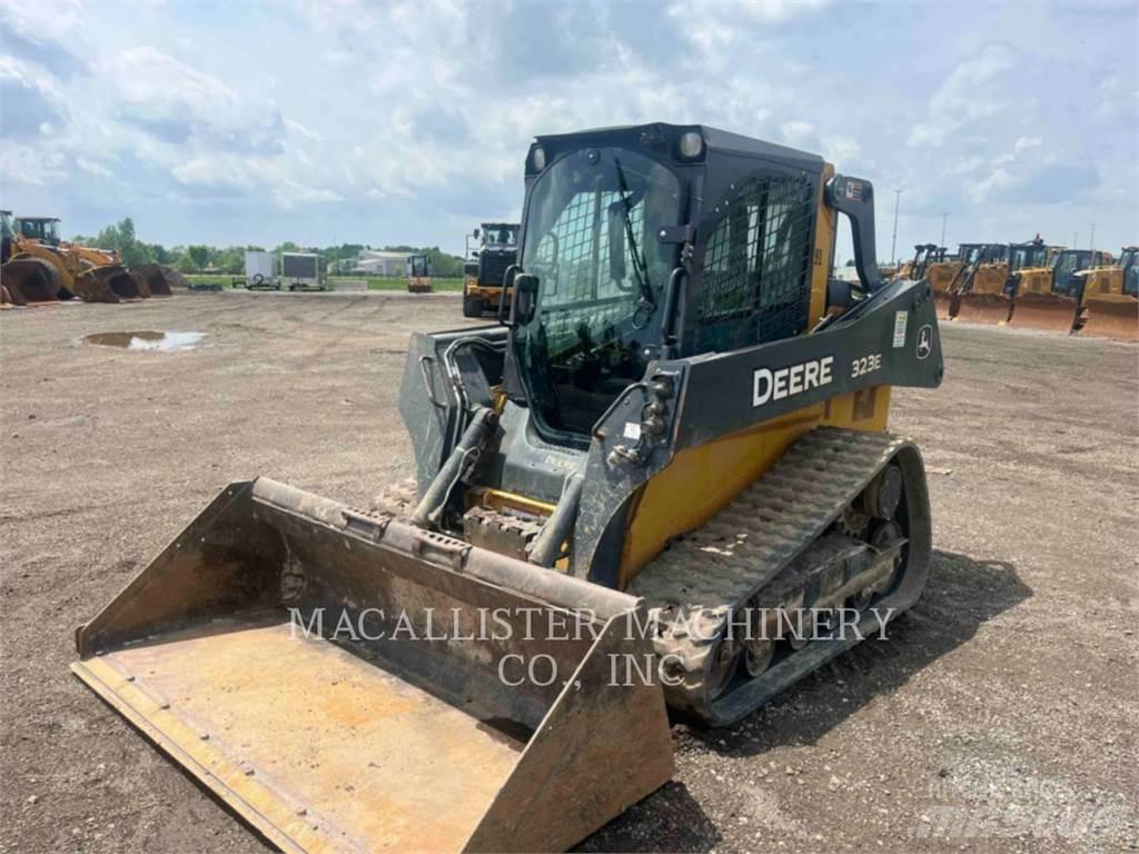 John Deere 323E Гусеничні вантажники