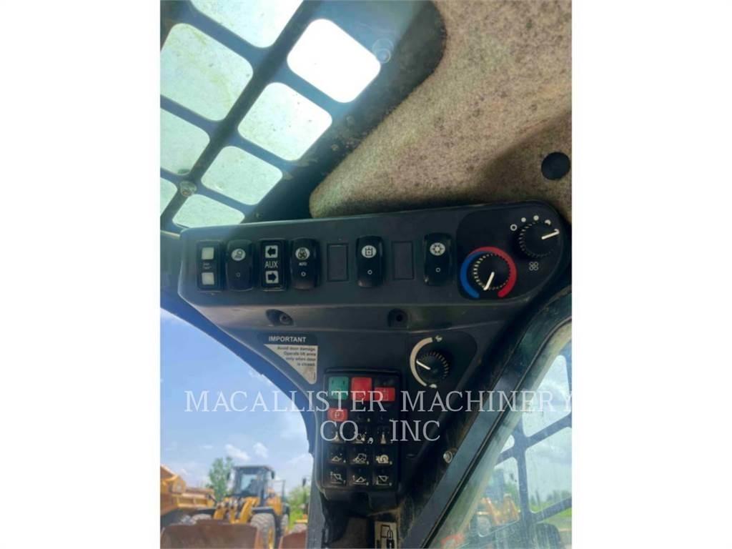 John Deere 323E Гусеничні вантажники
