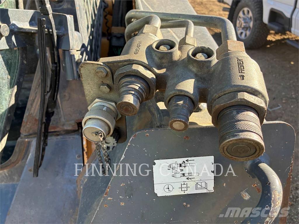 John Deere 333E Гусеничні вантажники