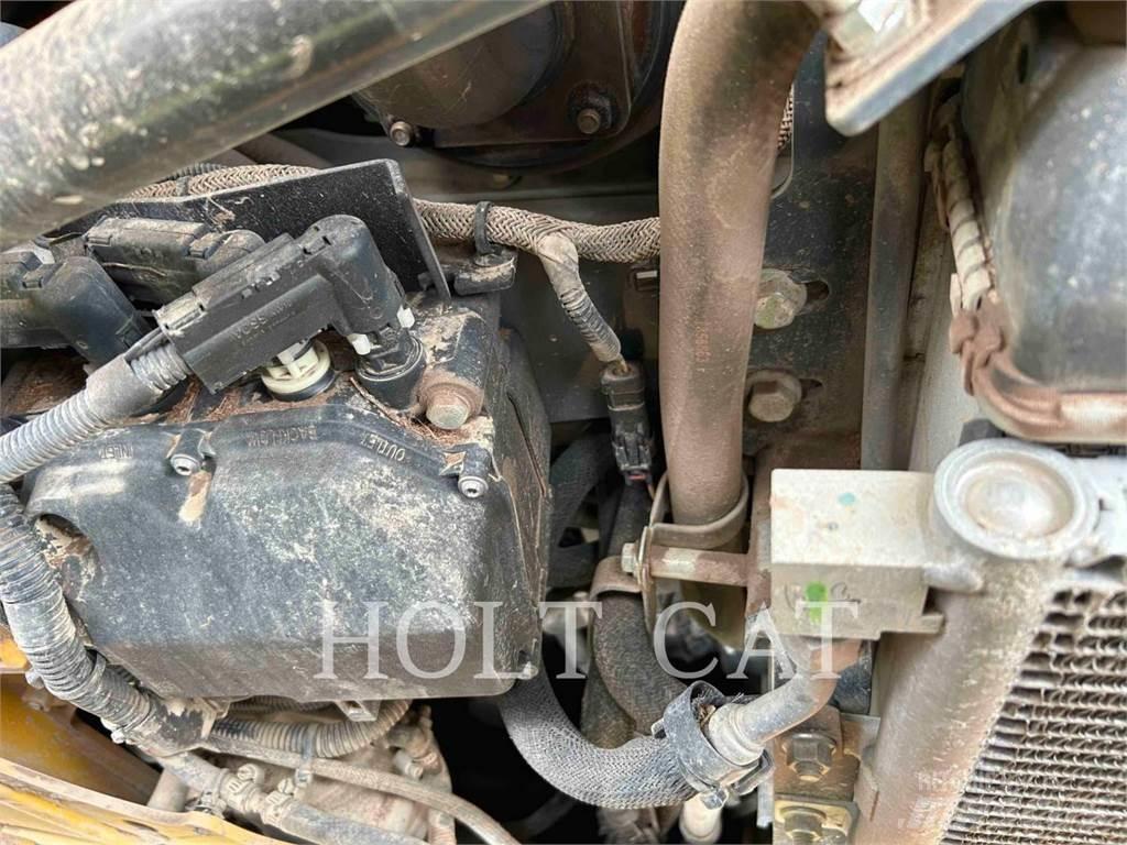 John Deere 333G Гусеничні вантажники