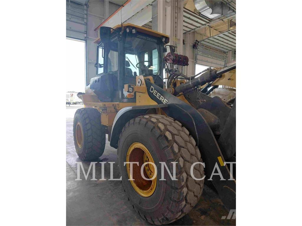 John Deere 524P Фронтальні навантажувачі
