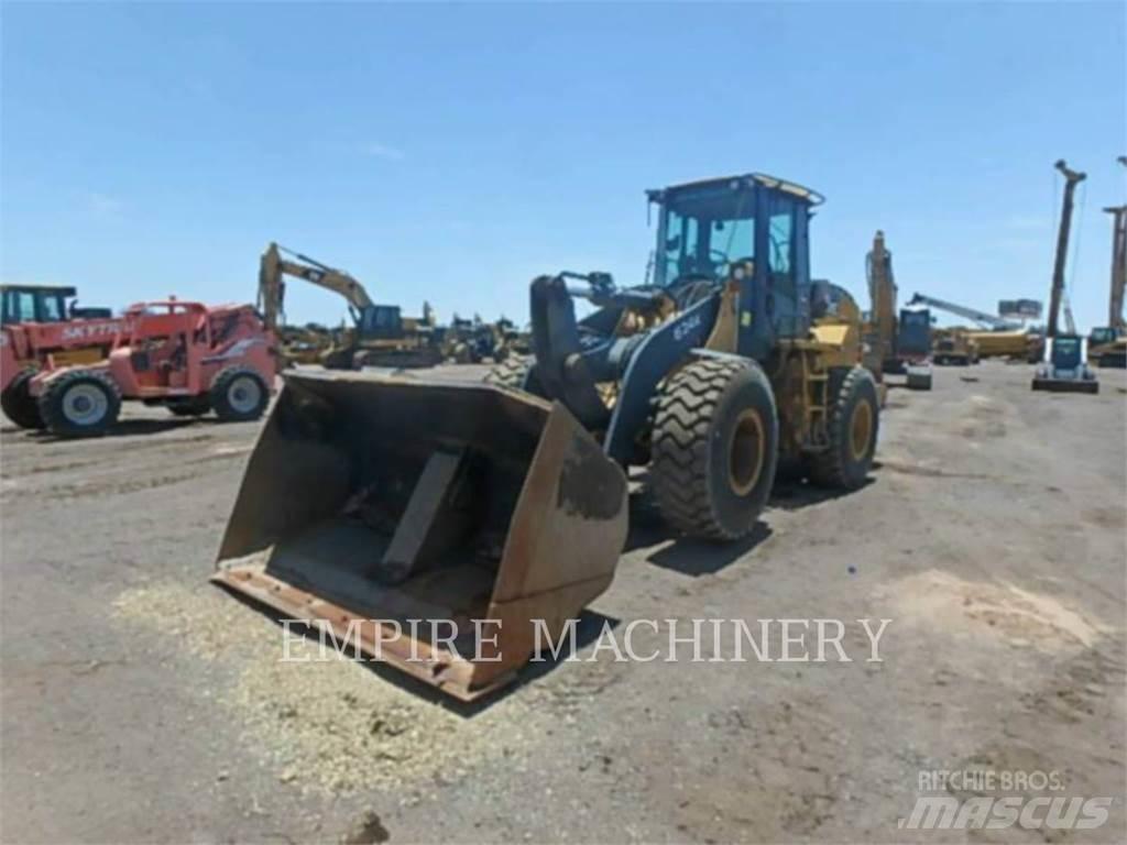 John Deere 624K Фронтальні навантажувачі