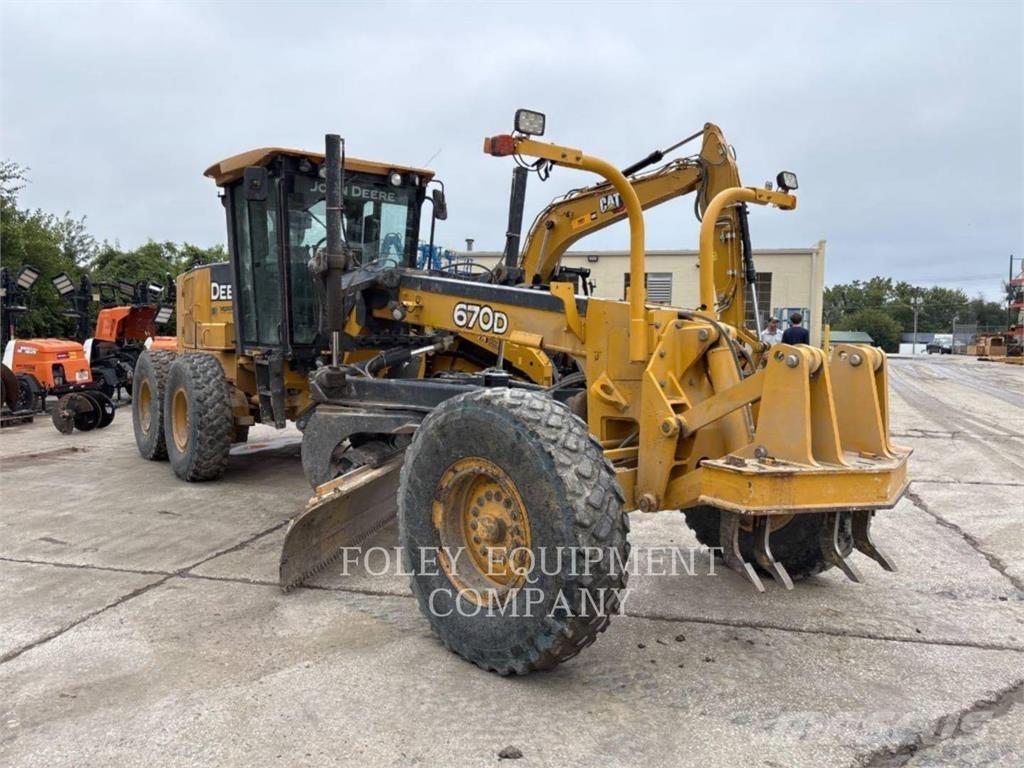 John Deere 670 Грейдери