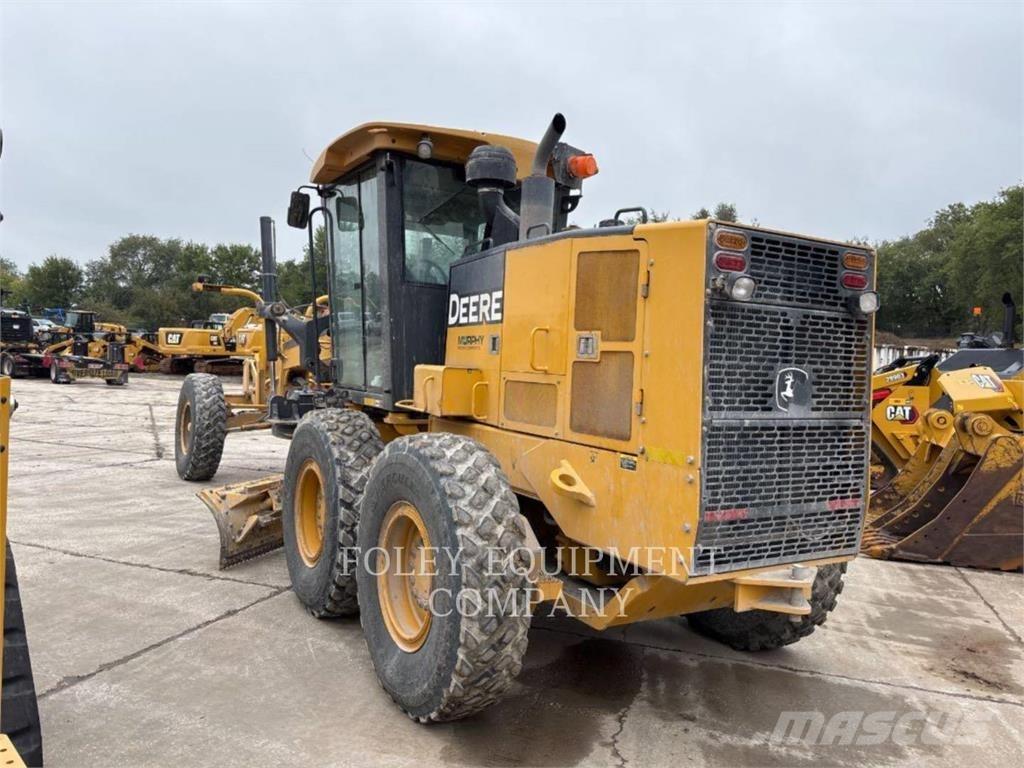 John Deere 670 Грейдери