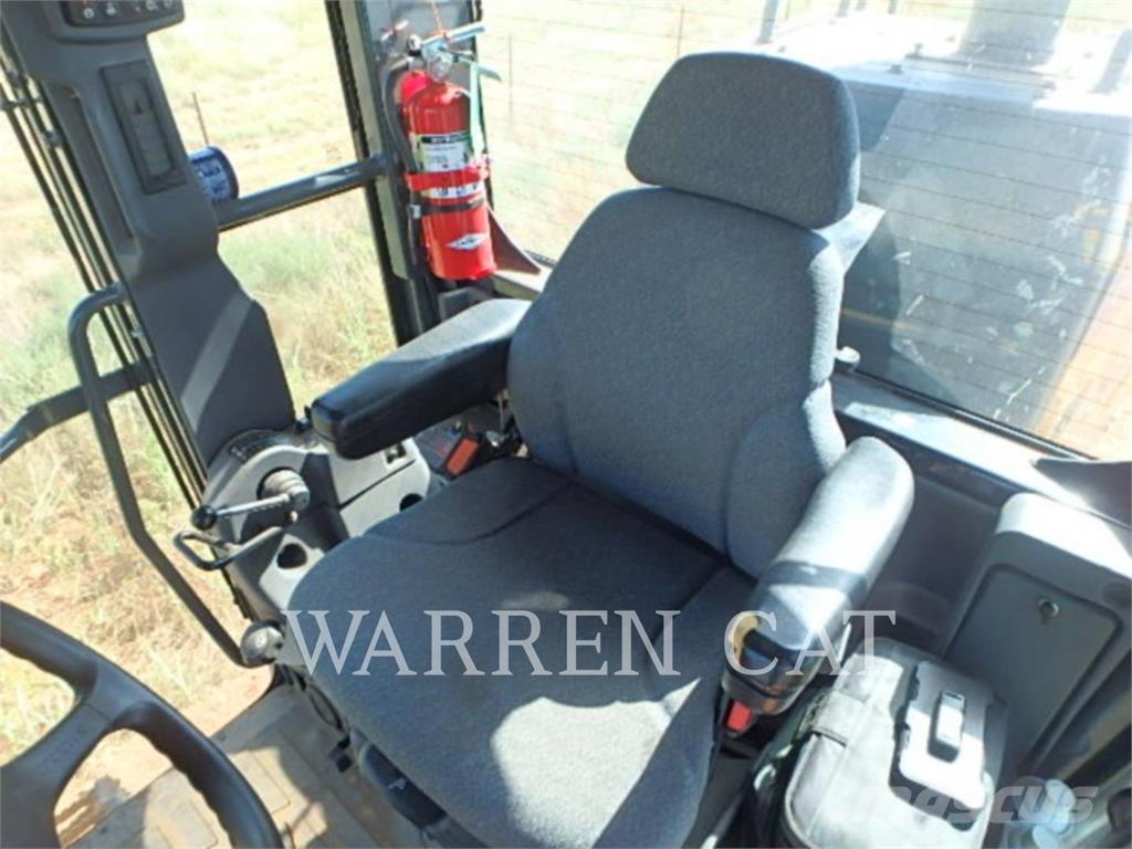 John Deere 670 Грейдери