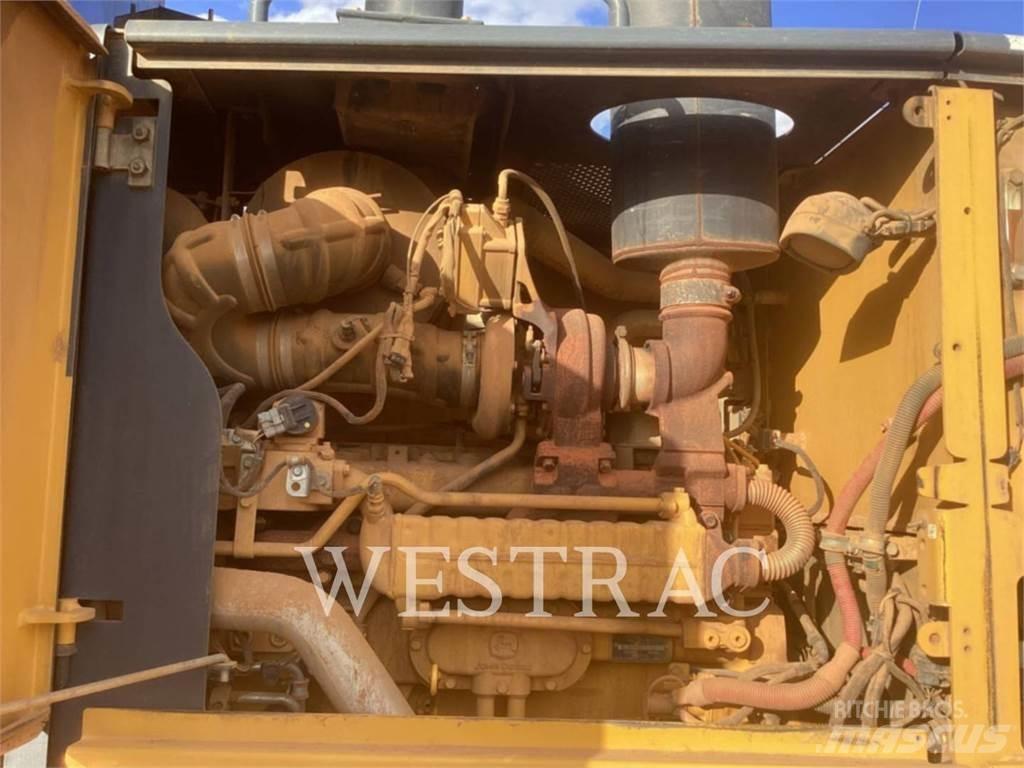 John Deere 670G Грейдери