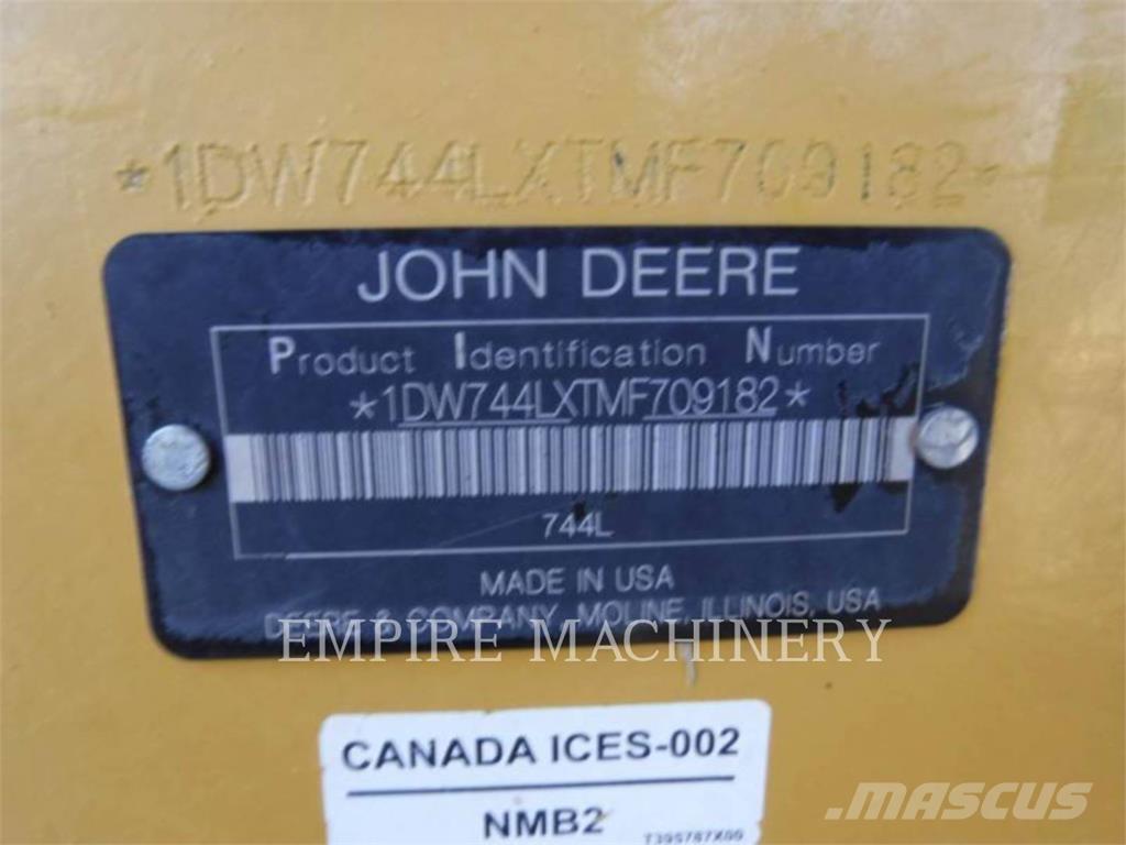 John Deere 744L Фронтальні навантажувачі
