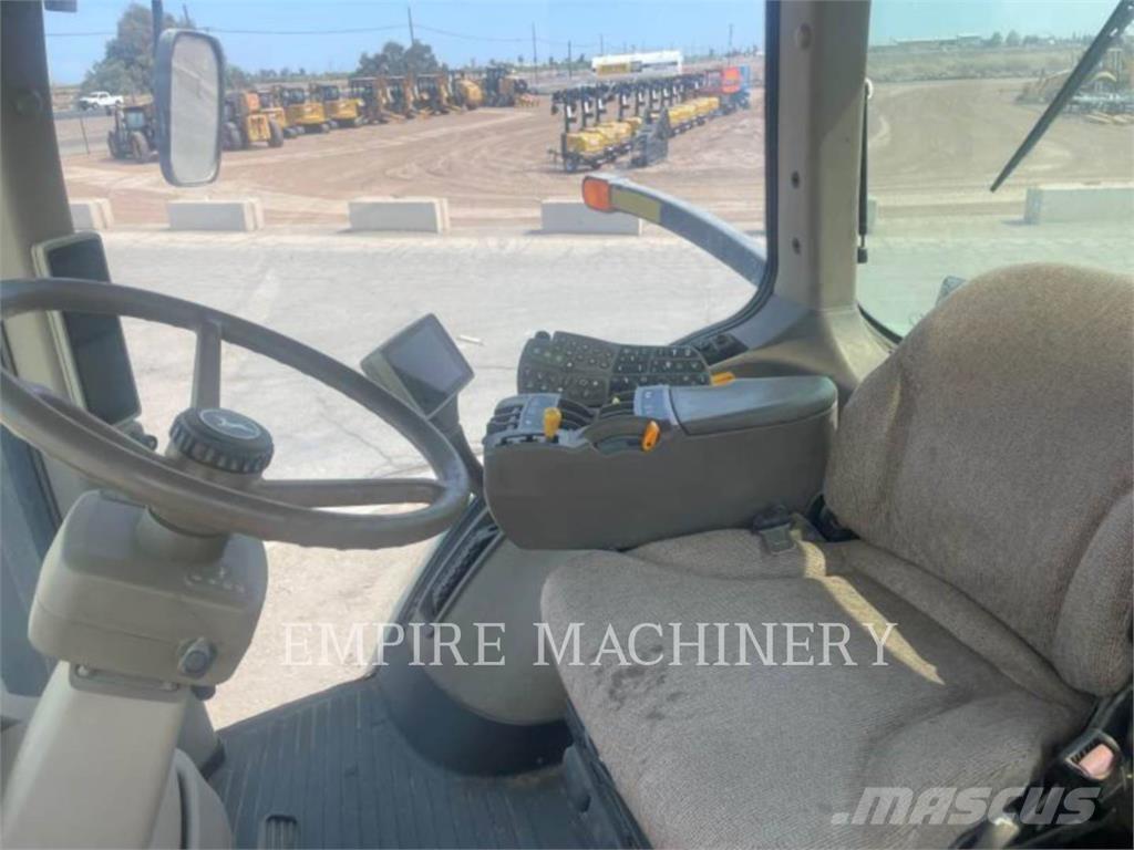 John Deere 8320R Трактори