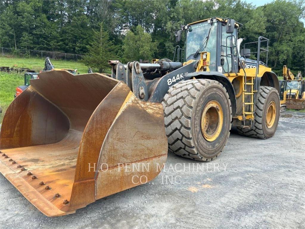 John Deere 844 Фронтальні навантажувачі