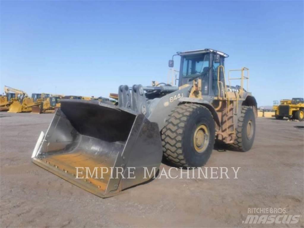 John Deere 844J Фронтальні навантажувачі