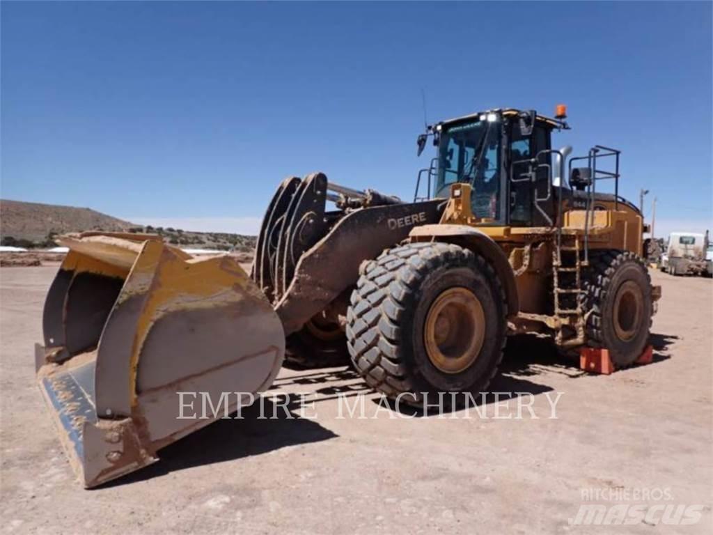 John Deere 844P Фронтальні навантажувачі