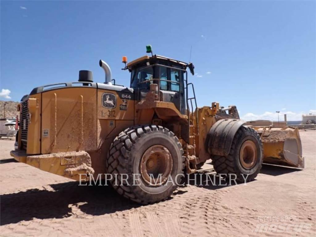John Deere 844P Фронтальні навантажувачі