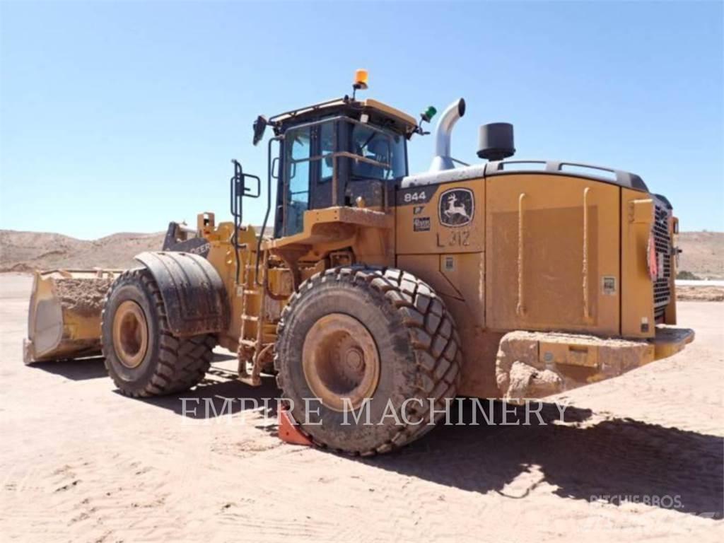 John Deere 844P Фронтальні навантажувачі