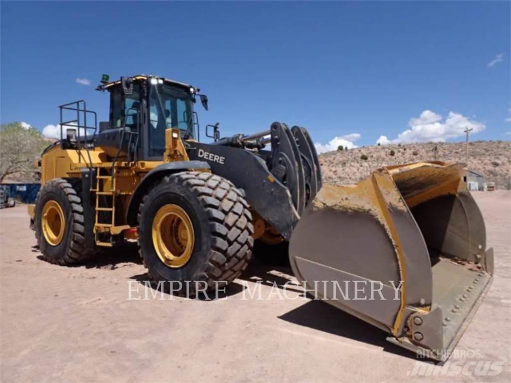 John Deere 844P Фронтальні навантажувачі