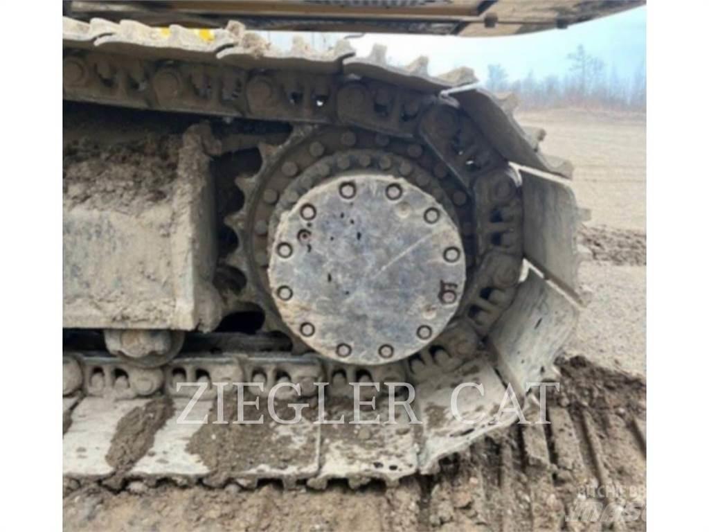 John Deere & CO. 250GLC Гусеничні екскаватори