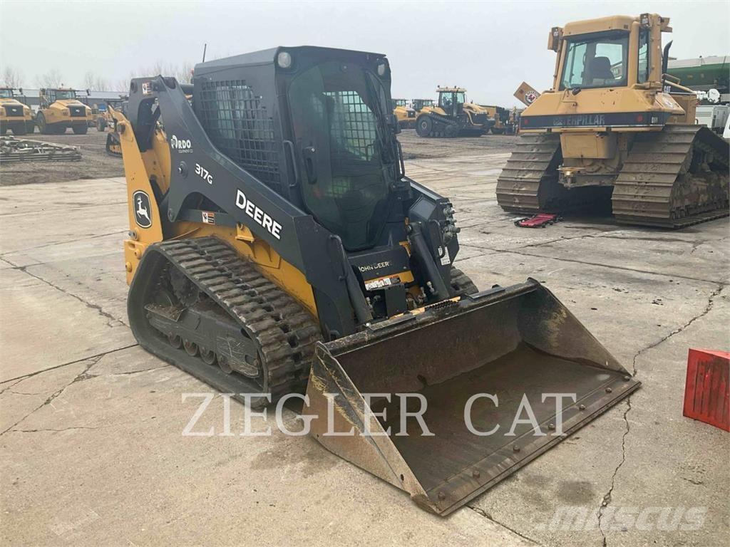 John Deere & CO. 317G Гусеничні вантажники