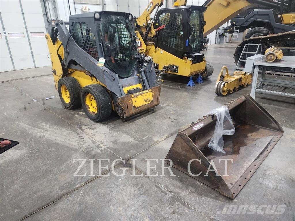 John Deere & CO. 318G Міні-навантажувачі