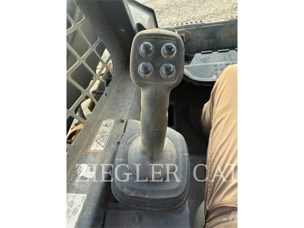 John Deere & CO. 320 D Міні-навантажувачі