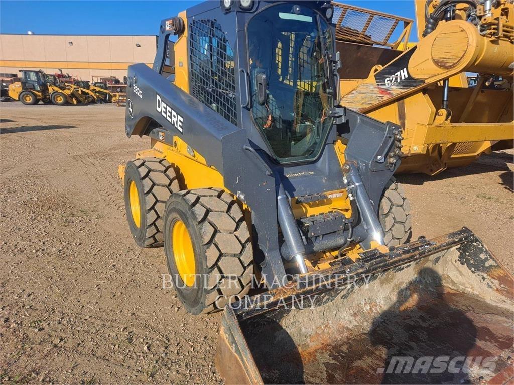 John Deere & CO. 332G Міні-навантажувачі