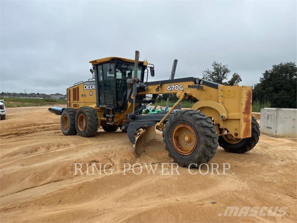 John Deere & CO. 670G Грейдери