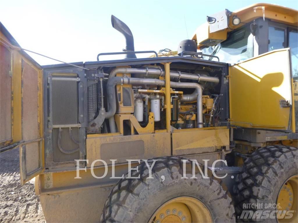 John Deere & CO. 672G Грейдери