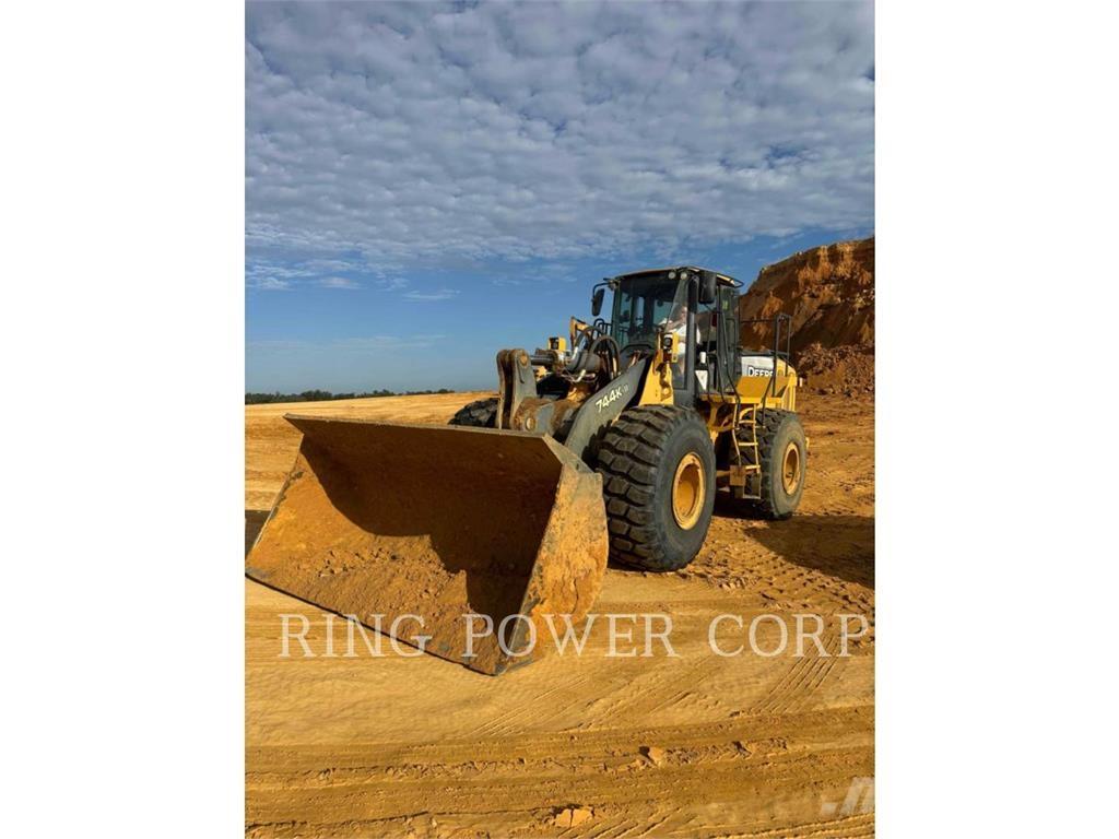 John Deere & CO. 744K Фронтальні навантажувачі