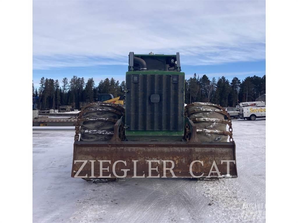John Deere & CO. 748L Лісогосподарські трактори