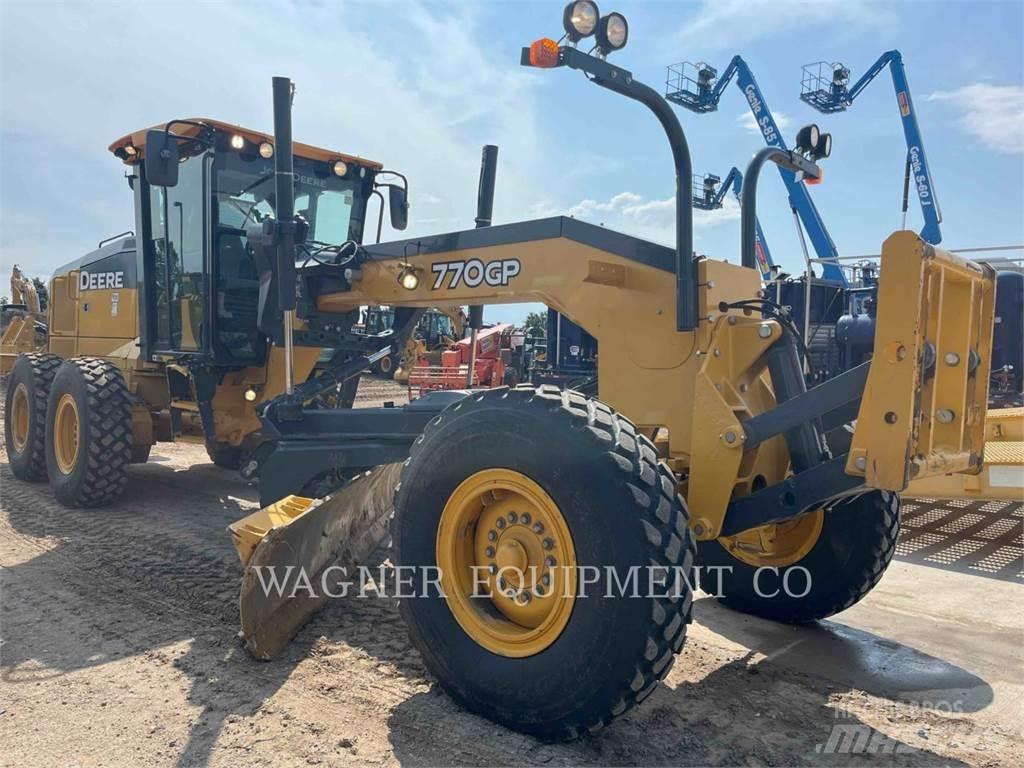 John Deere & CO. 770GP Грейдери