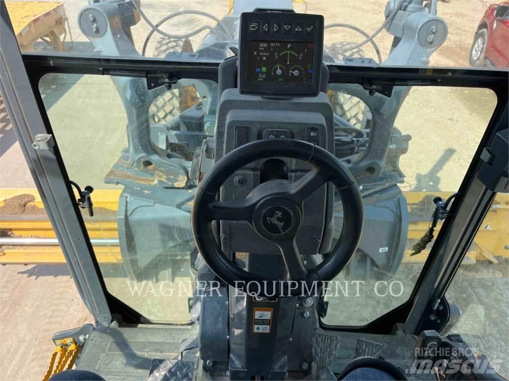 John Deere & CO. 770GP Грейдери