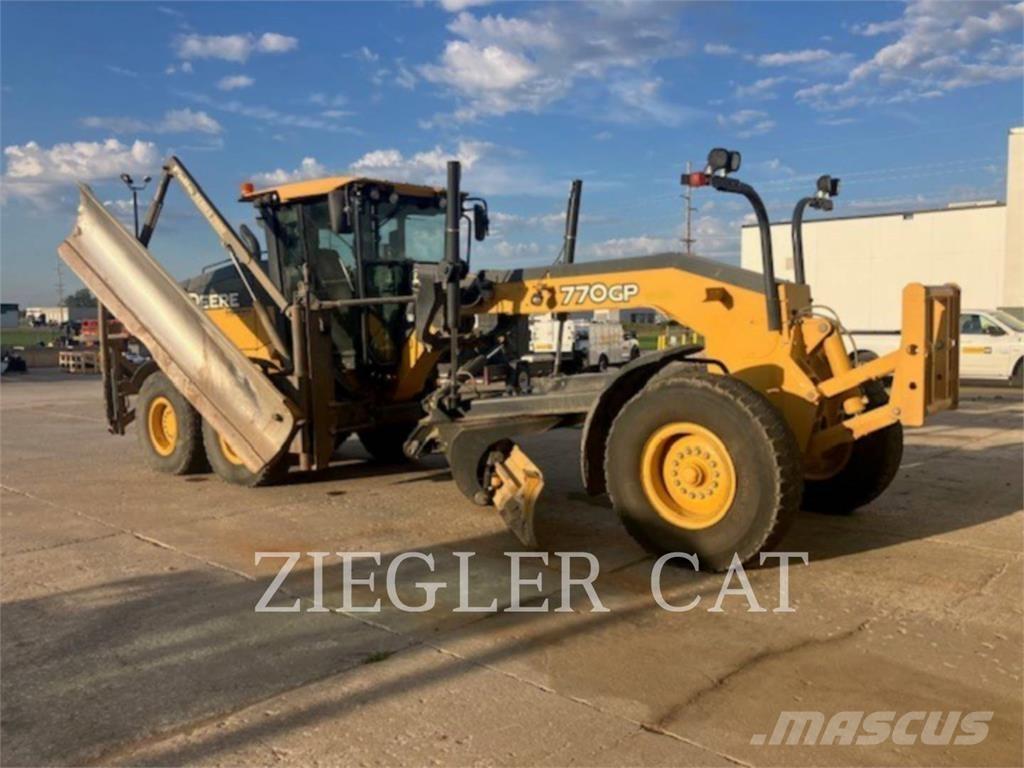 John Deere & CO. 770GP Грейдери