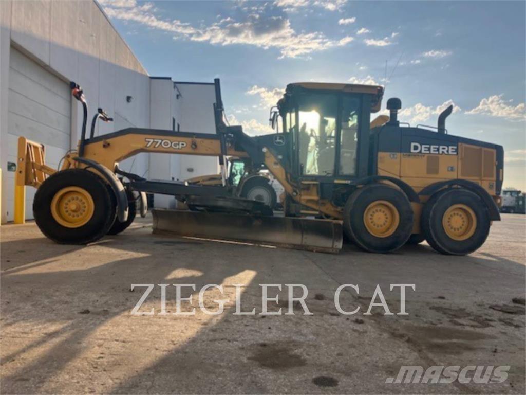 John Deere & CO. 770GP Грейдери