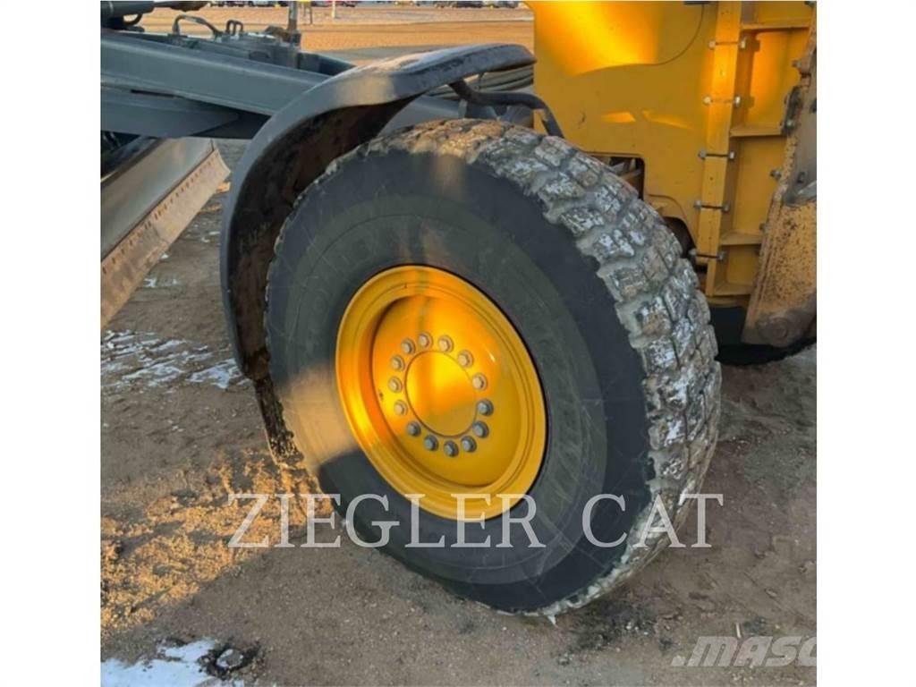 John Deere & CO. 772G Грейдери