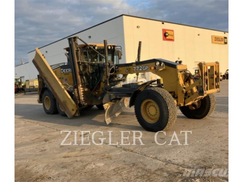 John Deere & CO. 772GP Грейдери