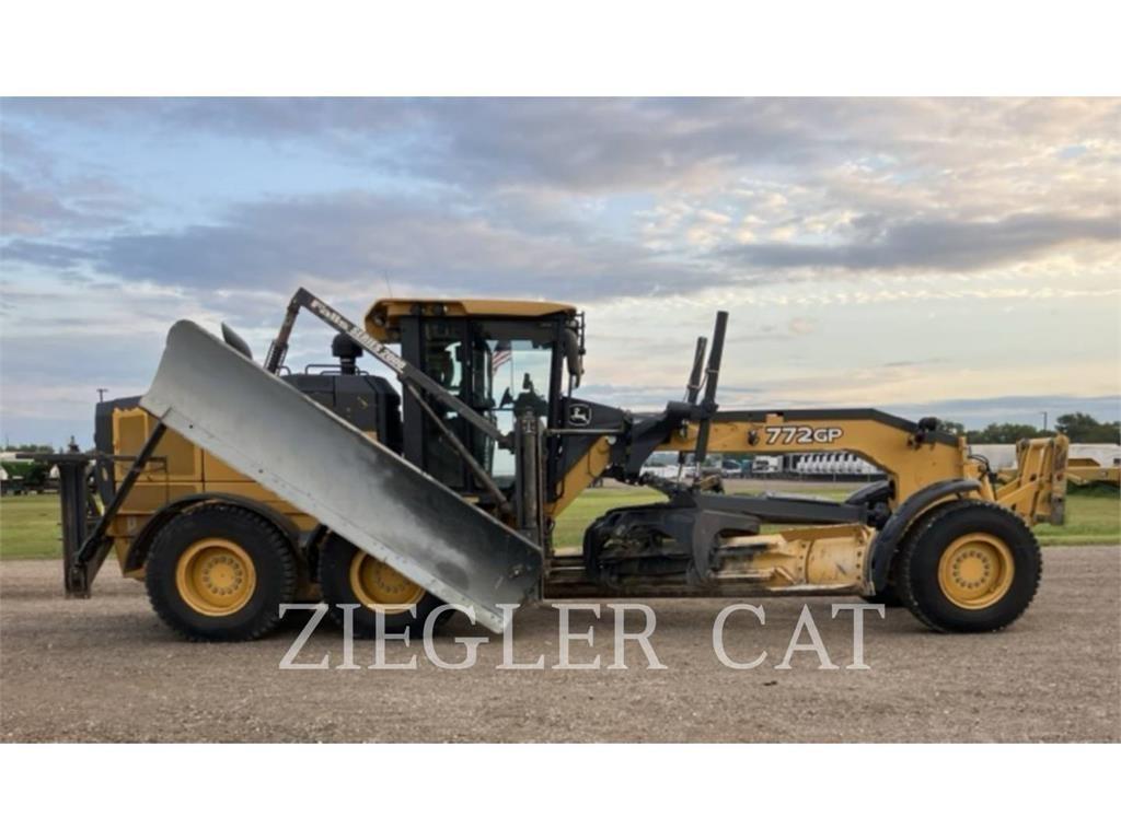 John Deere & CO. 772GP Грейдери