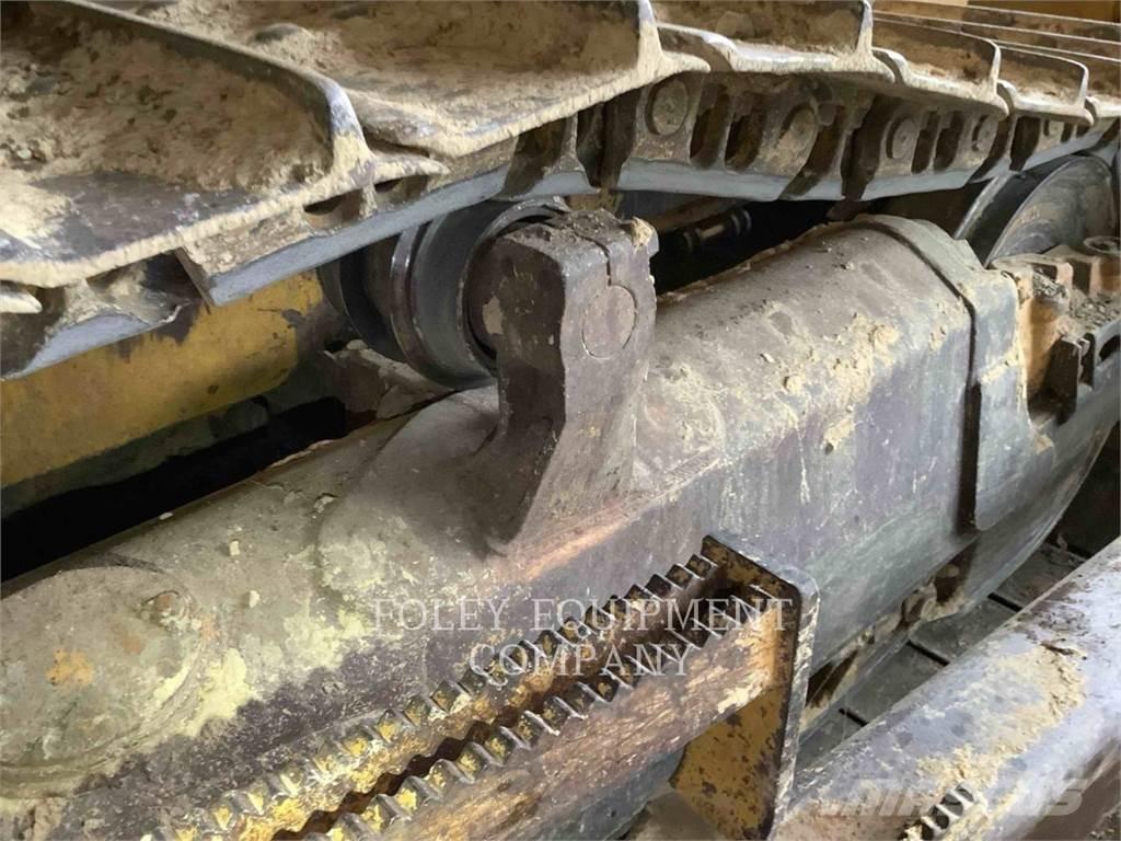 Komatsu D65EX17 Гусеничні бульдозери