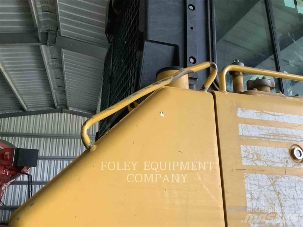 Komatsu D65EX17 Гусеничні бульдозери