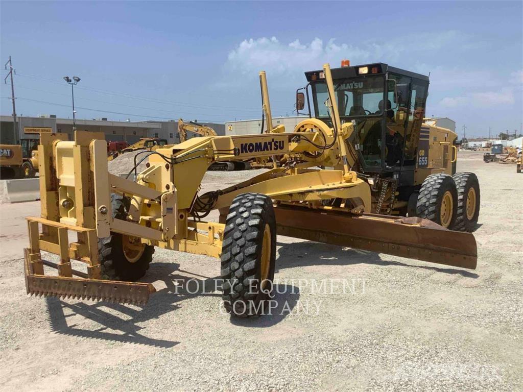 Komatsu GD655-3 Грейдери
