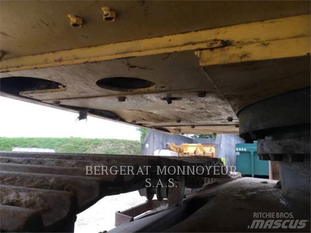 Komatsu HB215LC Гусеничні екскаватори