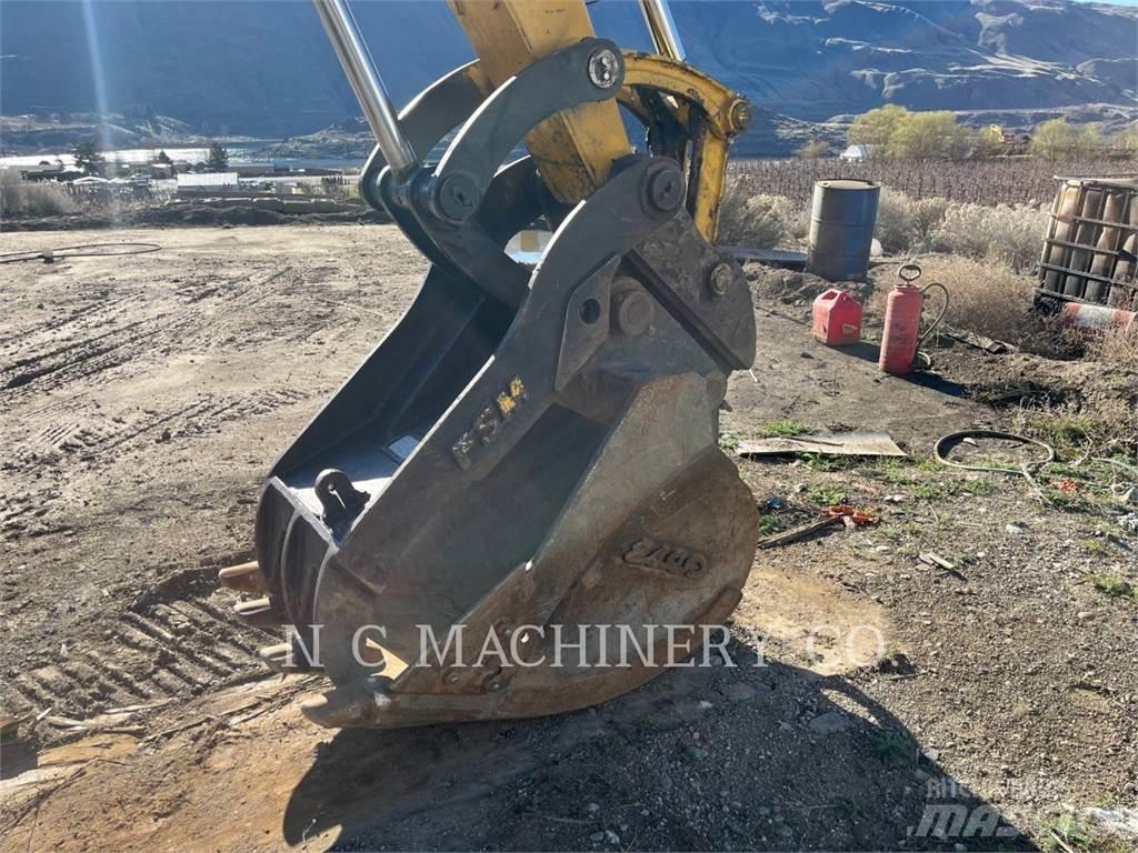 Komatsu PC138USLC Гусеничні екскаватори