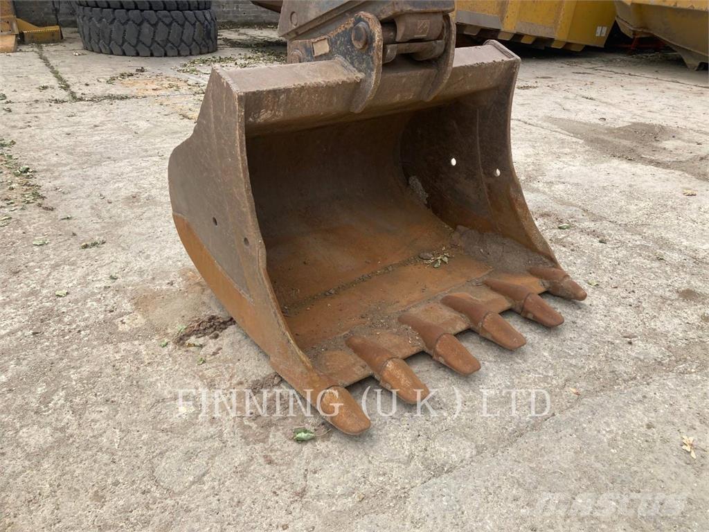 Komatsu PC210-11E0 Гусеничні екскаватори
