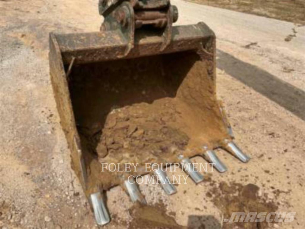 Komatsu PC210LCI11 Гусеничні екскаватори