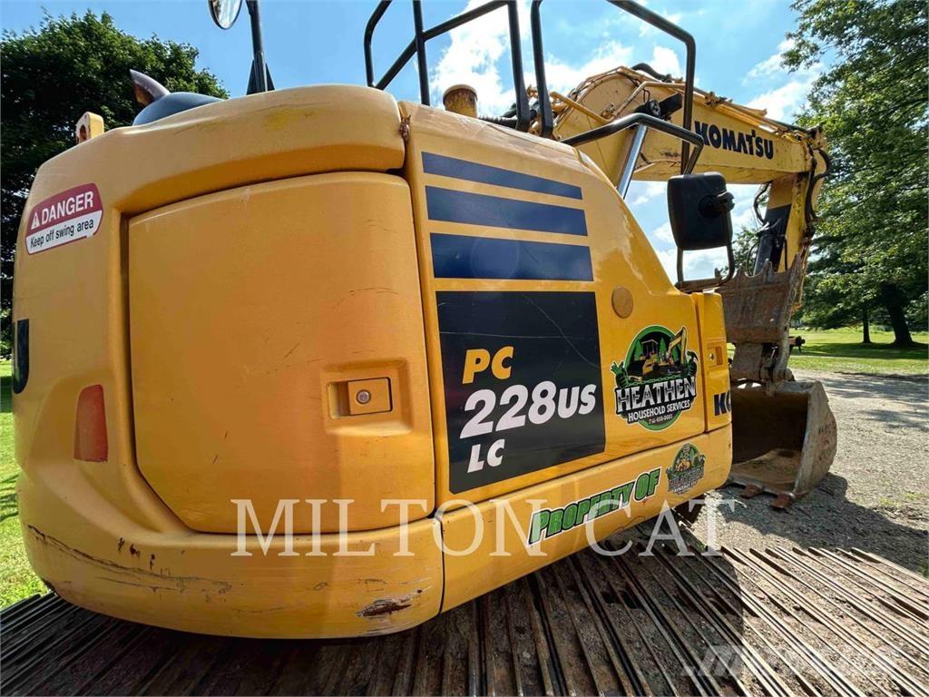 Komatsu PC228USLC-10 Гусеничні екскаватори