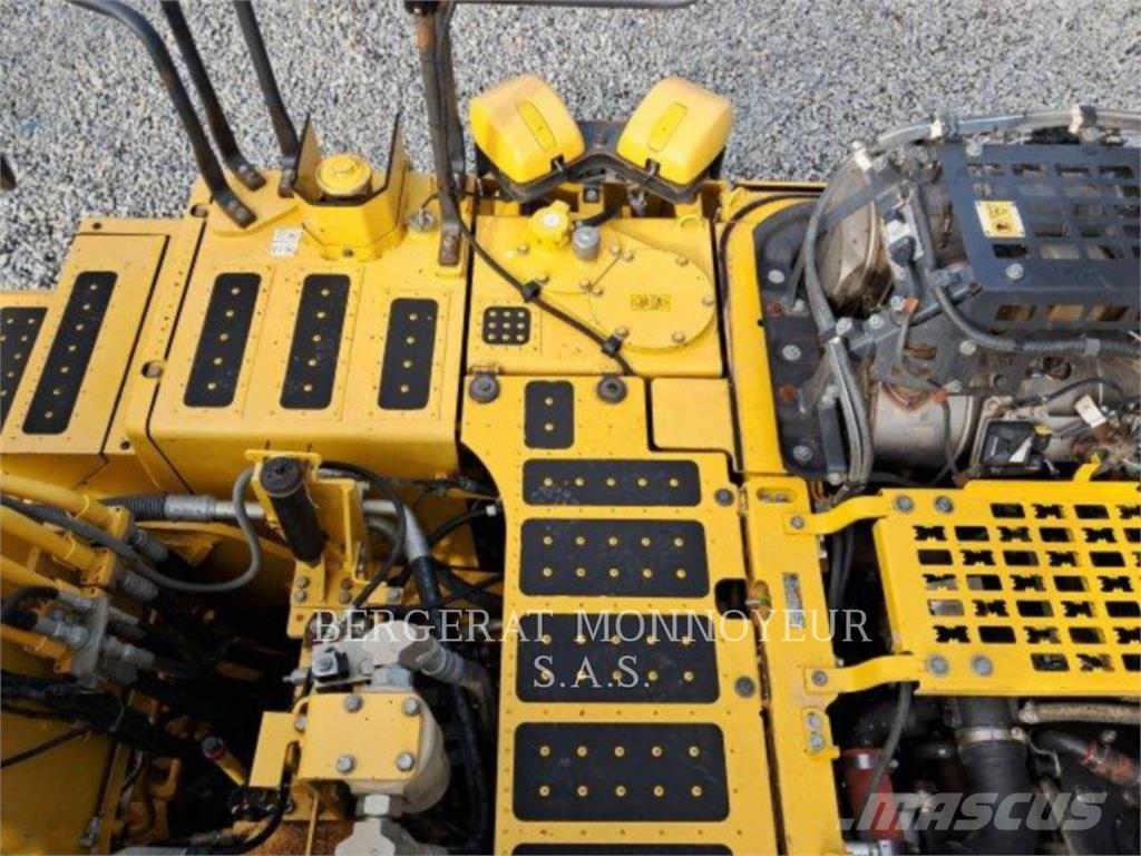 Komatsu PC240LC7 Гусеничні екскаватори