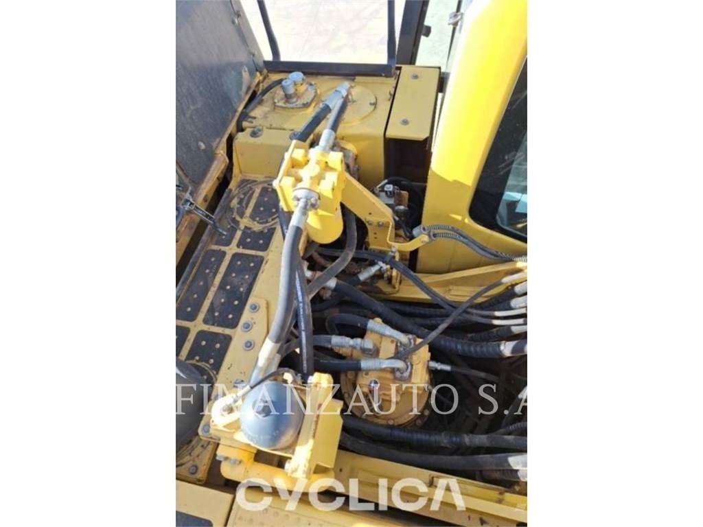 Komatsu PC490 Гусеничні екскаватори