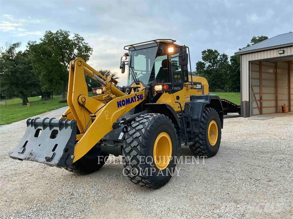 Komatsu WA200-8 Фронтальні навантажувачі