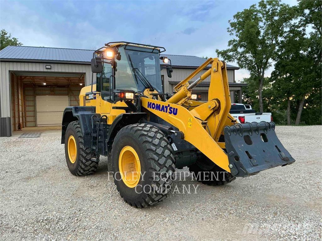 Komatsu WA200-8 Фронтальні навантажувачі