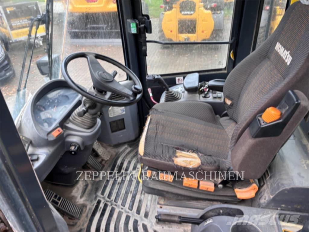 Komatsu WA250 Фронтальні навантажувачі