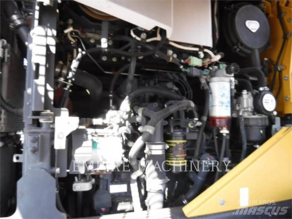 Komatsu WA270-8 Фронтальні навантажувачі