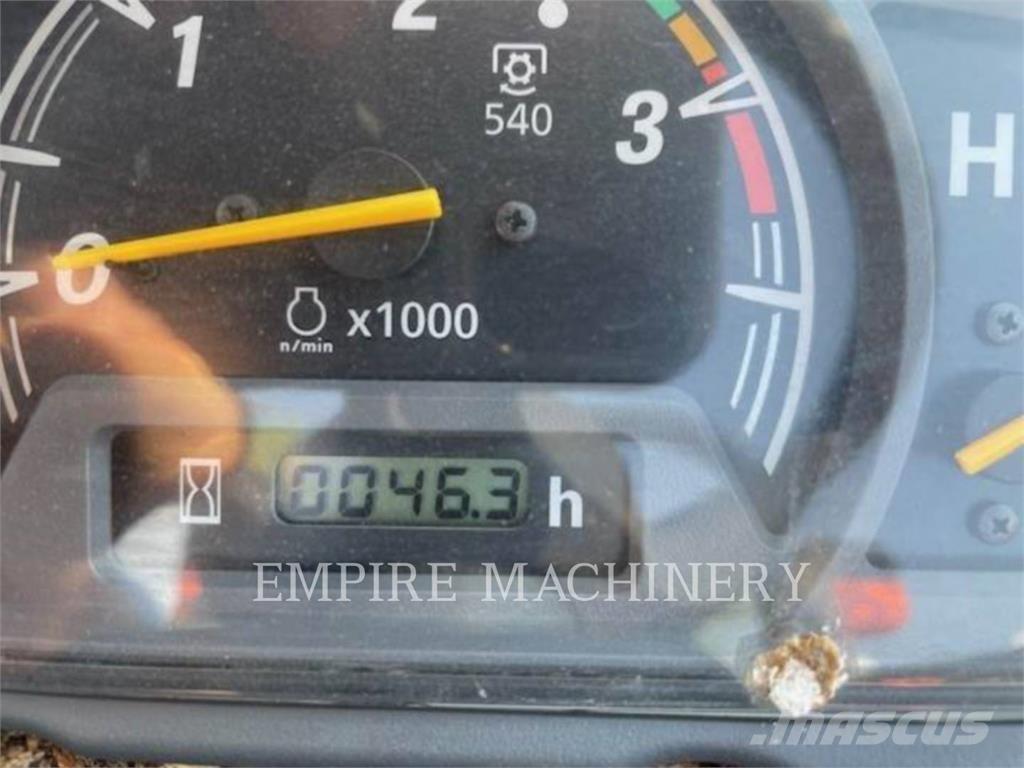 Massey Ferguson GC1723E Трактори