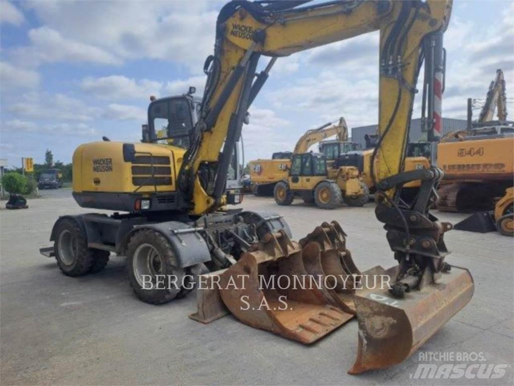 Neuson EW100 Колісні екскаватори